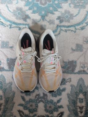 Nike Women's White and Peach Training Sneakers